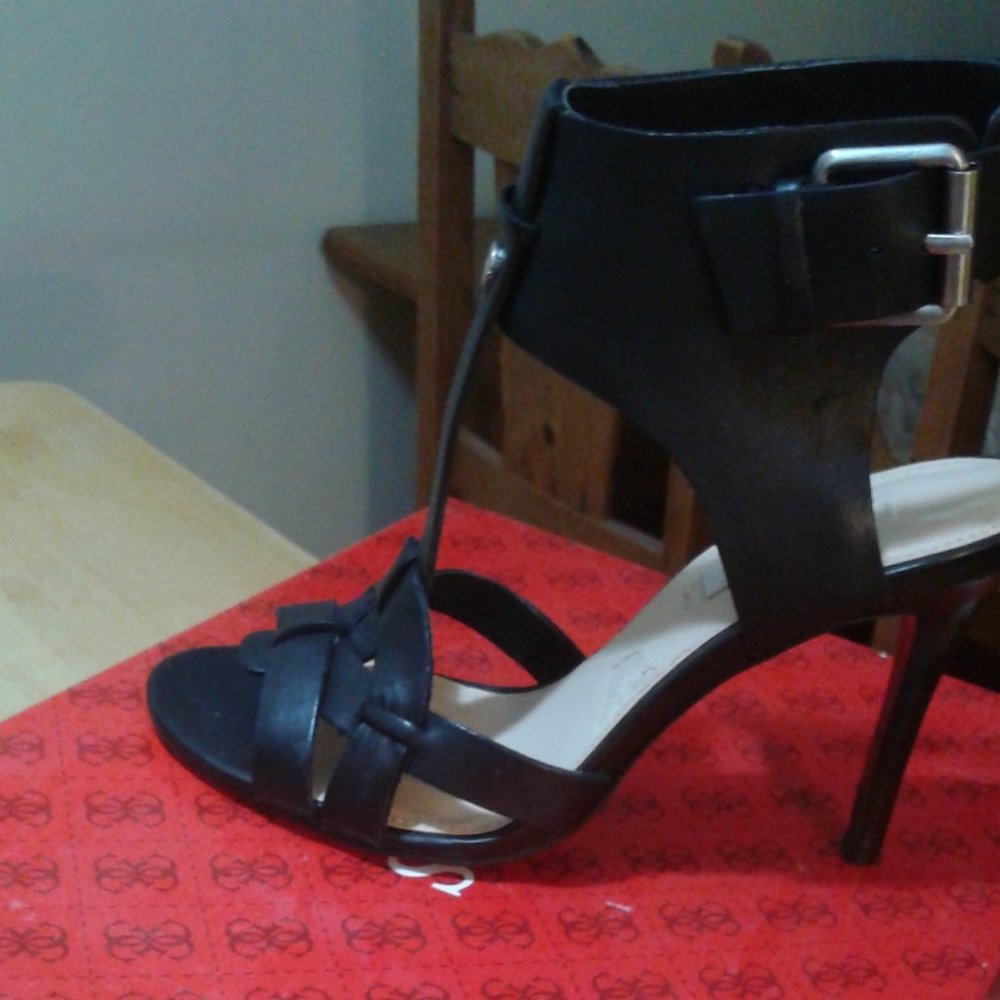 BLACK SANDAL HEELS